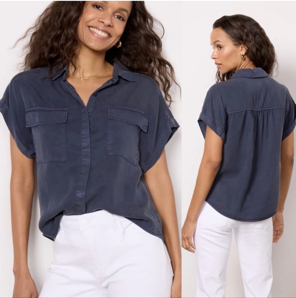 Evereve Blue Button Down Shirt with Classic Design